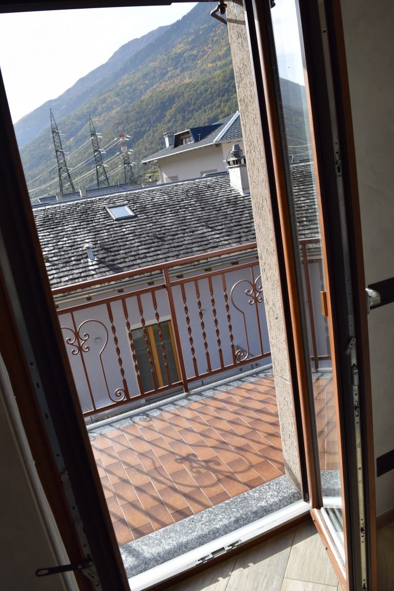 Baita Valtellina Grosio Terrazza Parco Incisioni Rupestri